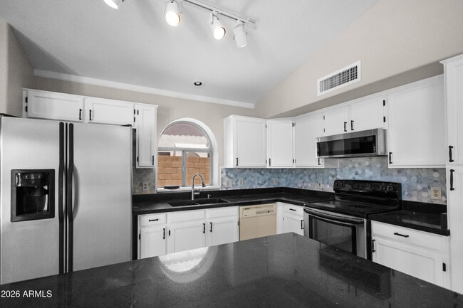 Building Photo - 1214 E Beverly Ln