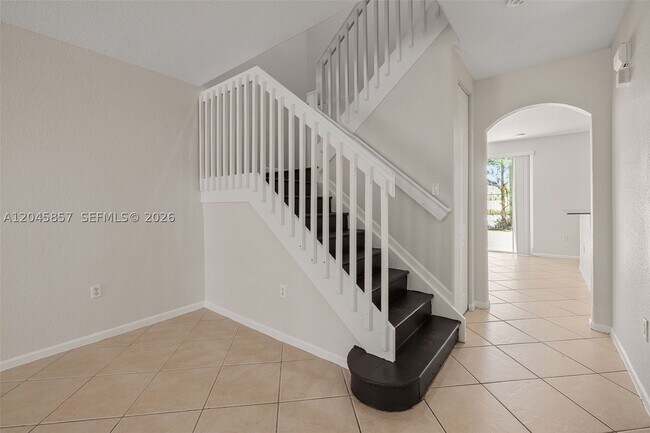 Building Photo - 8401 SW 25th Ct