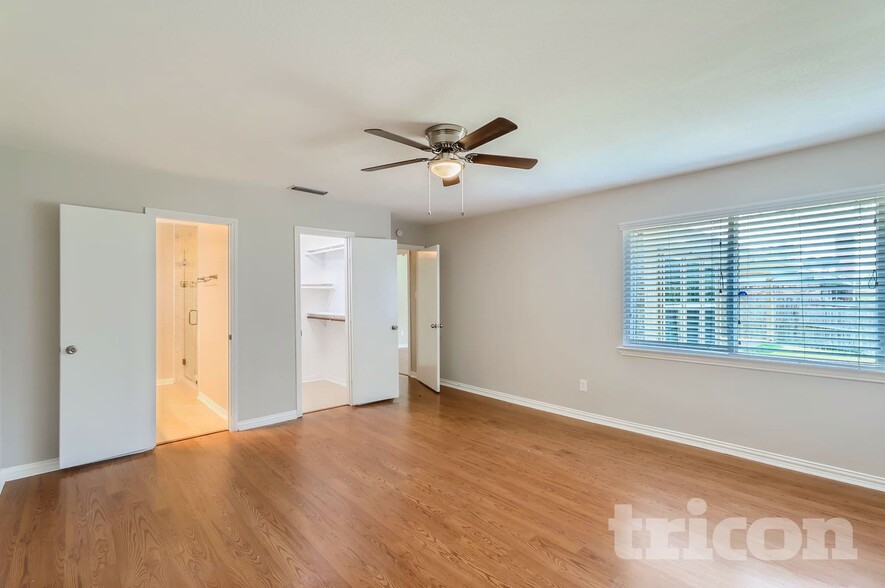 Building Photo - 2113 Tampico Dr