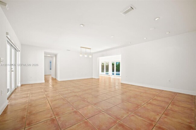 Building Photo - 512 Warren Ln