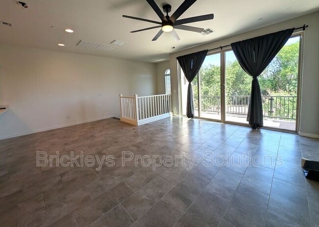 Building Photo - 4021 E Pony Ln