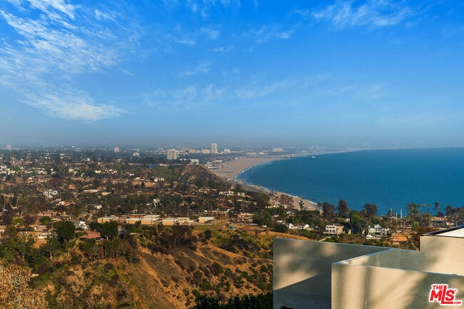 Building Photo - 770 Paseo Miramar