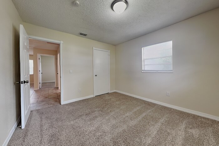 Building Photo - 39643 Meadowood Loop