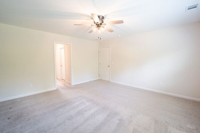 Building Photo - 257 Cromer St