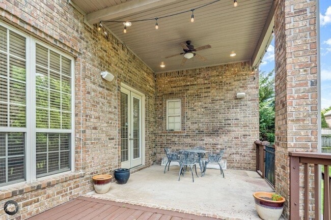 Building Photo - 5106 S Sloan Cir