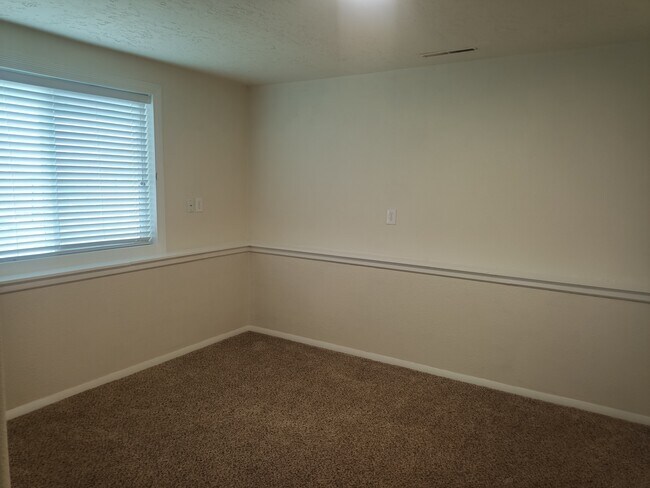 Building Photo - 9658 W Heather Rd