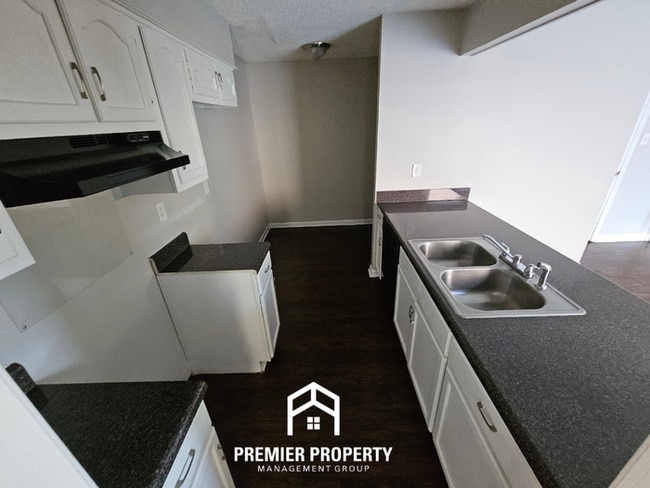 Building Photo - 3006 New London