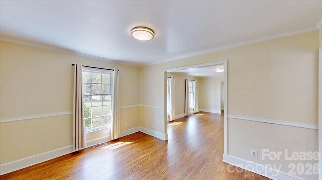 Building Photo - 6821 View Way Dr