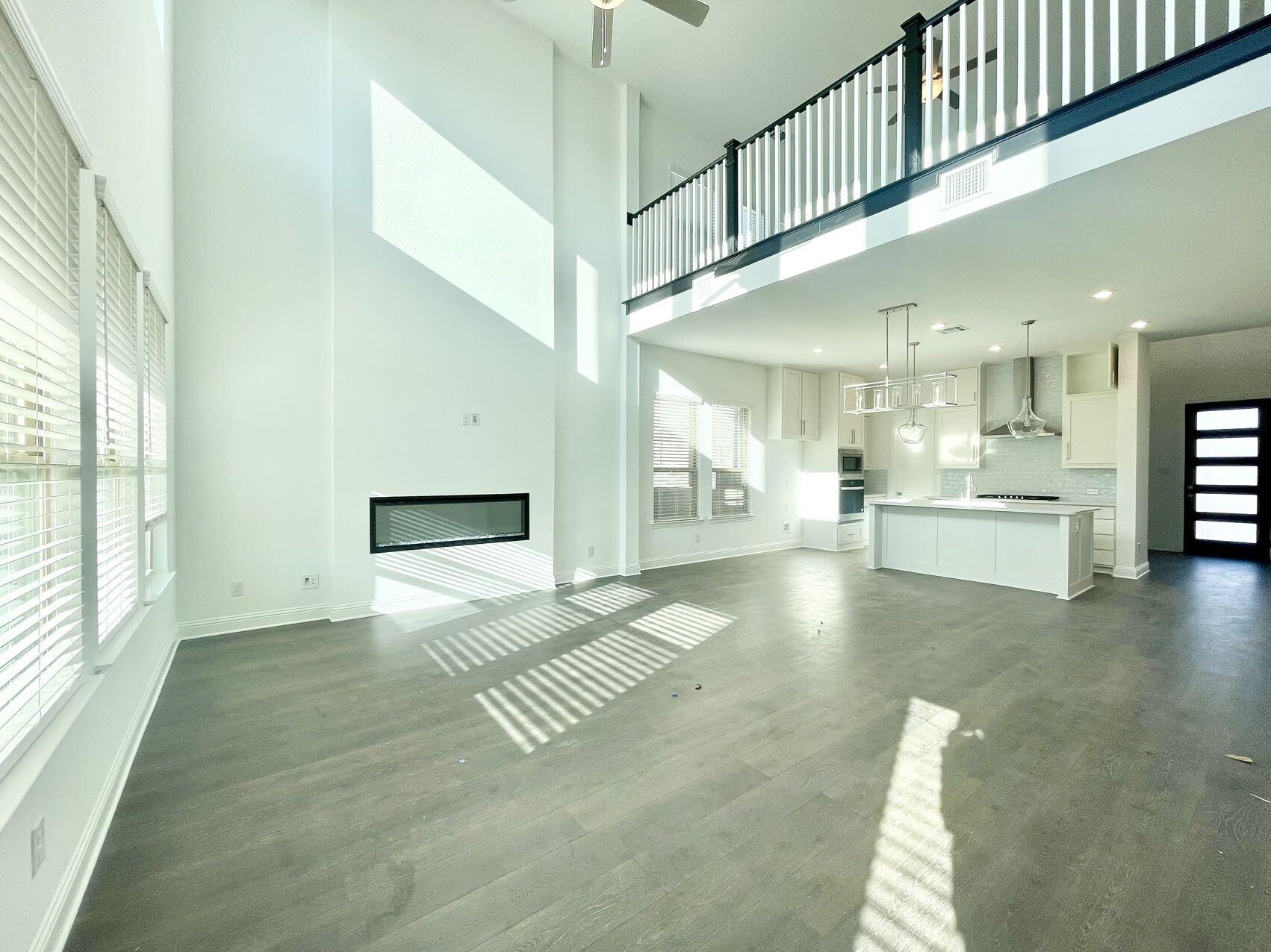 Building Photo - 16643 Chadwell Dr