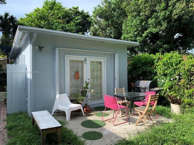 Building Photo - 750 NE 86th St