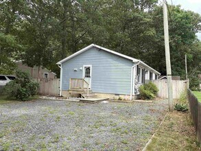Building Photo - 409 Spruce Ave