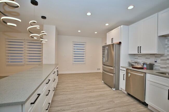 Building Photo - 4616 N Kostner Ave