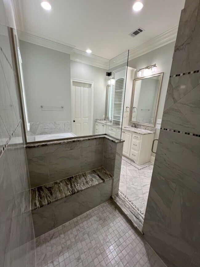 Building Photo - Stunning 4 bedroom, 3 bathroom 2 story hom...