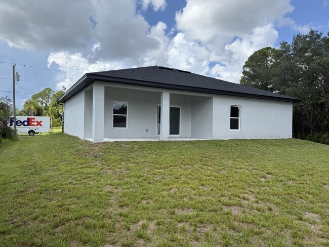 Building Photo - 2964 Wells Ave
