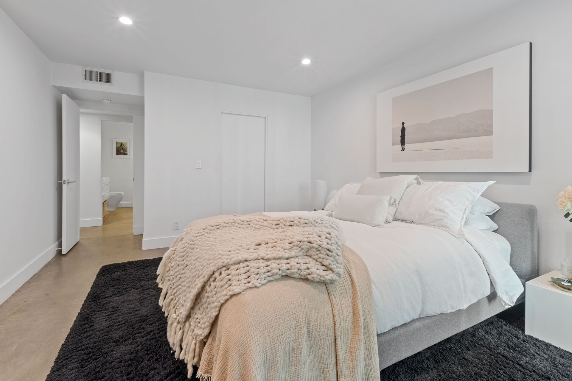 Primary Bedroom - 911 N Kings Rd
