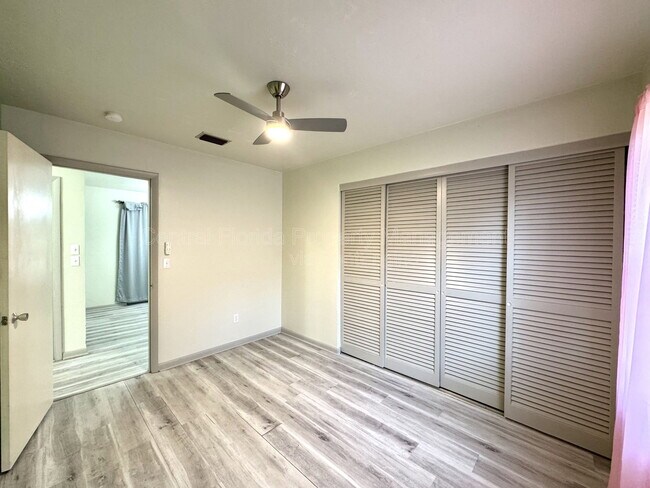 Building Photo - 1074 Gerona Ave