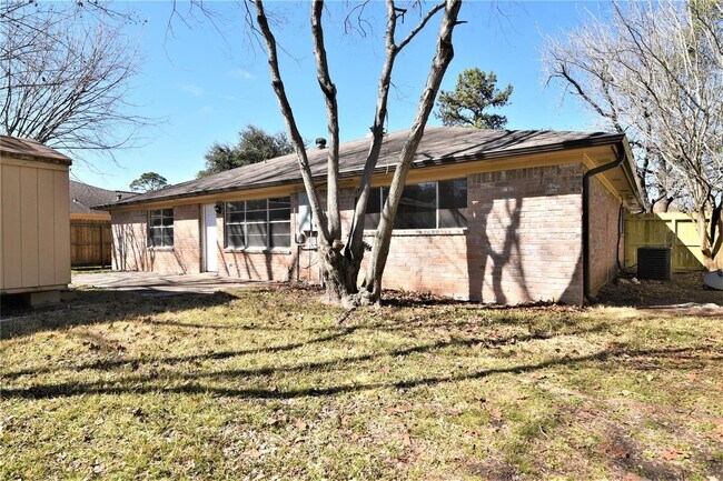 Building Photo - 3907 Almington Ln