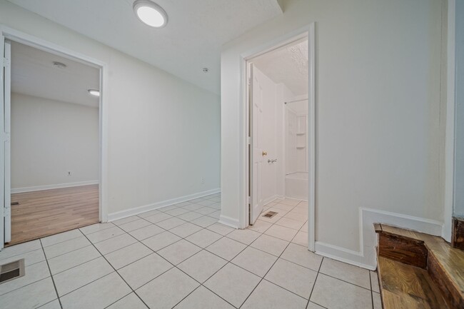 Building Photo - Spacious & Newly Renovated 5-Bedroom Home Available May 9!