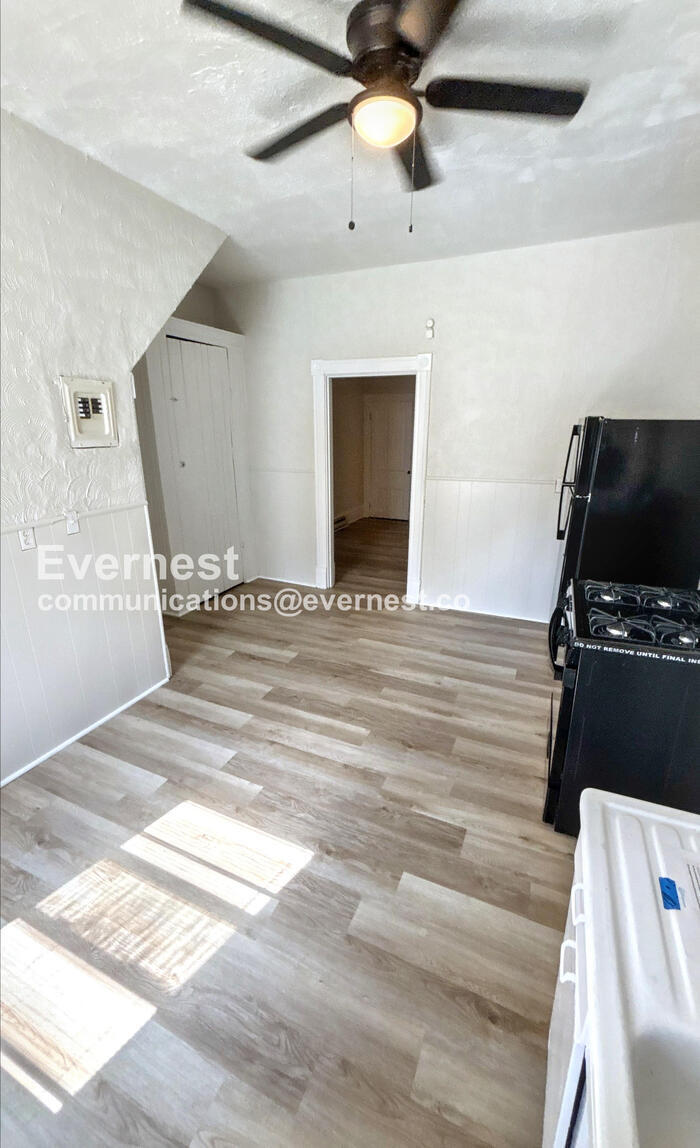 Building Photo - 3720 Fairview Ave