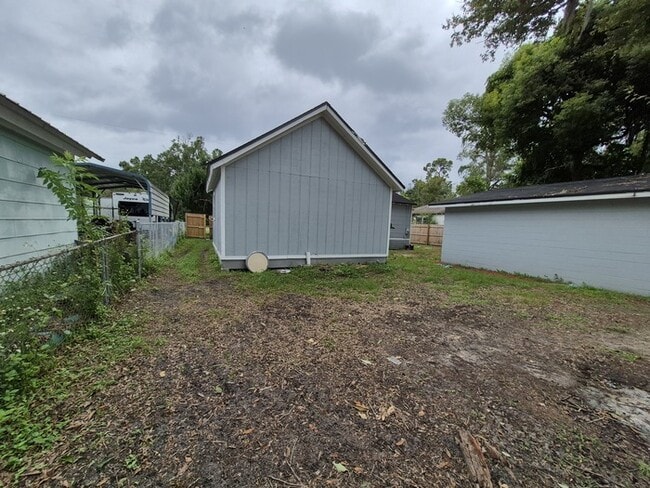 Building Photo - Spacious 4-Bedroom Home with Detached Gara...