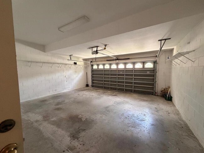 Building Photo - 2418 Huron Cir