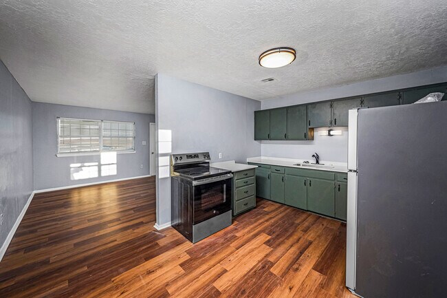 Building Photo - 709 SW 45th St
