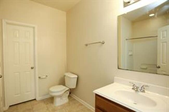 Building Photo - 422 New Hope Ln