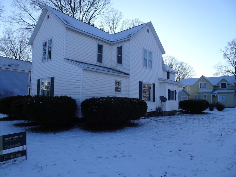 Primary Photo - 206 S Higbee St