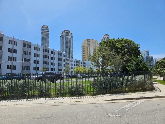 Building Photo - 250 180th Dr