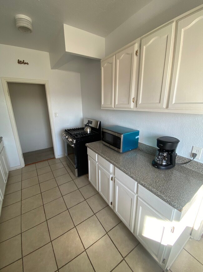 Building Photo - 2021 S Rimpau Blvd