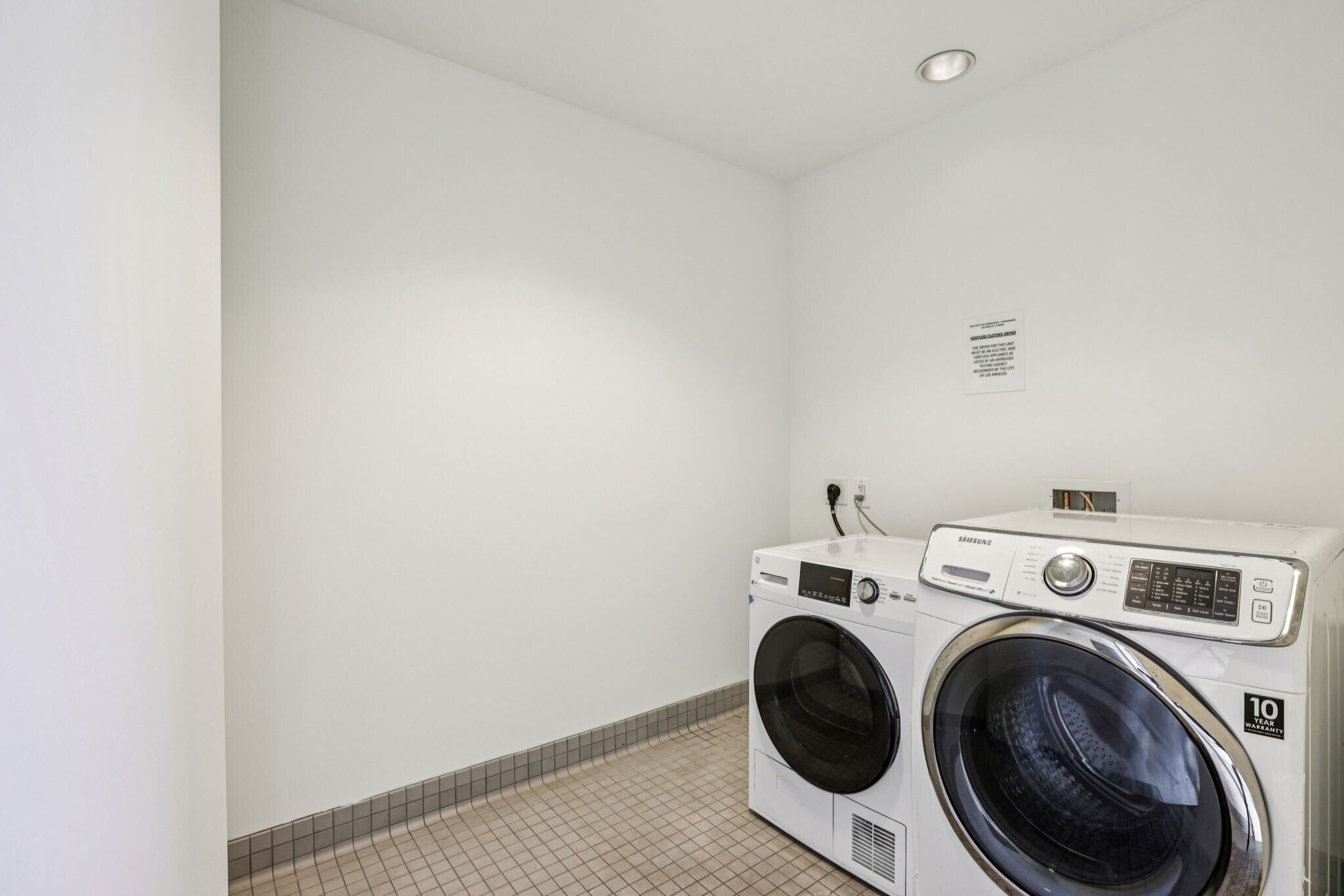 Building Photo - 6250 HOLLYWOOD Blvd