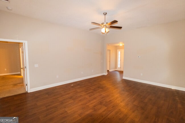 Building Photo - 173 Stillwater Dr