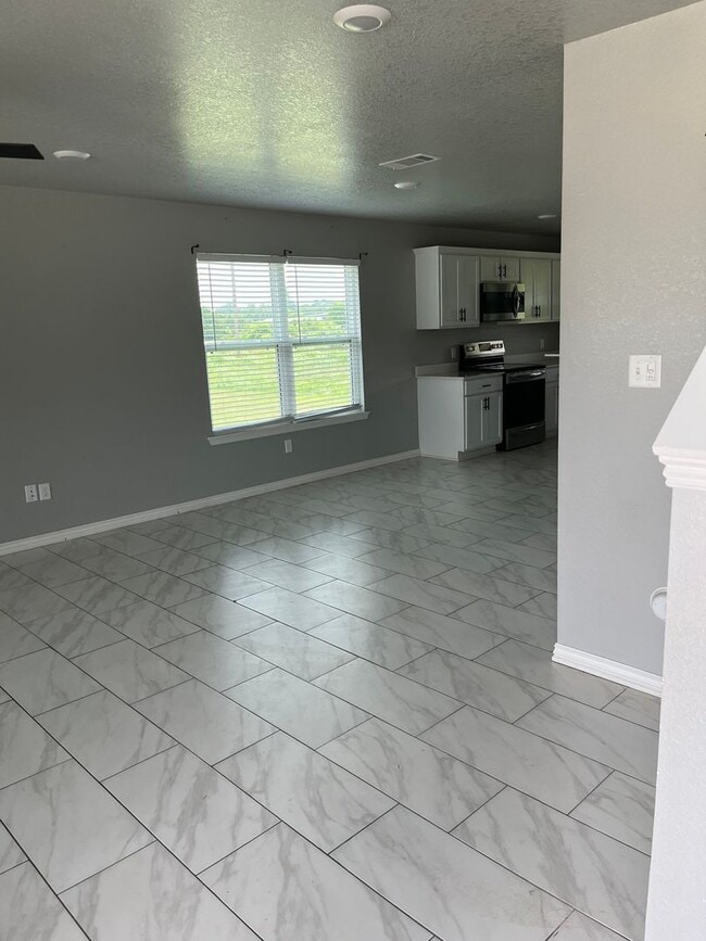 Building Photo - COX-NORTHRIDGE DRIVE TOWNHOMES