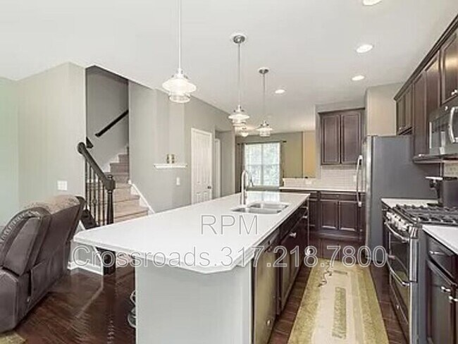 Building Photo - 9042 Mercer Dr