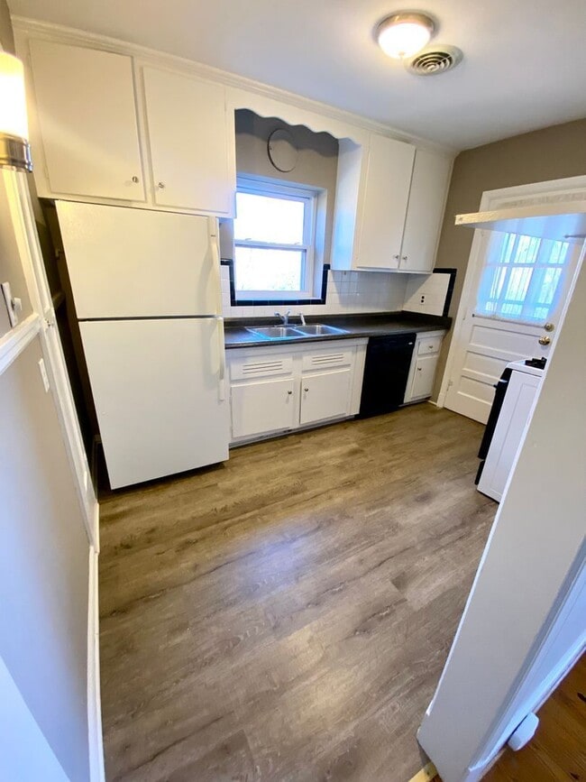 Building Photo - 3910 Cary Street Rd