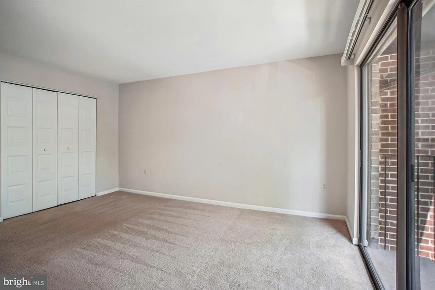 Building Photo - 4902 Sauquoit Ln