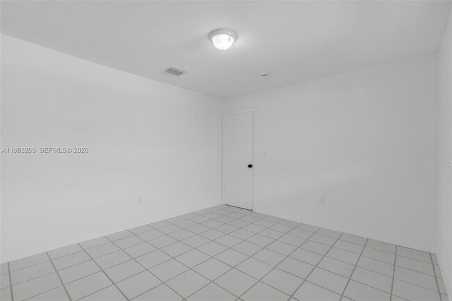 Building Photo - 3572 SW 25th St