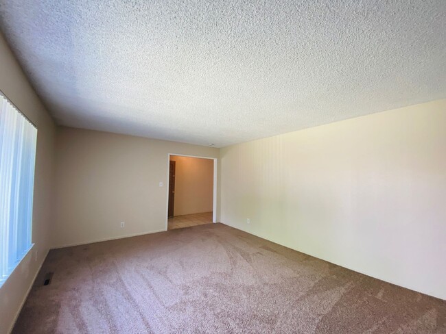 Building Photo - $2,395 Herndon & First, Spacious 4 Bedroom...