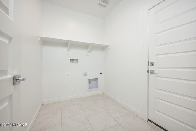 Building Photo - 12490 W Gini Ln
