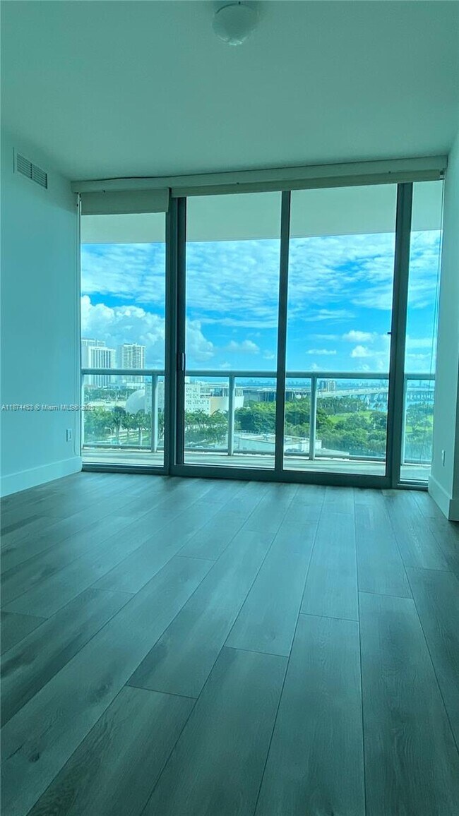 Building Photo - 888 Biscayne Blvd