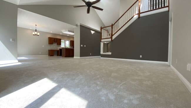Building Photo - 5665 Stone Lake Dr