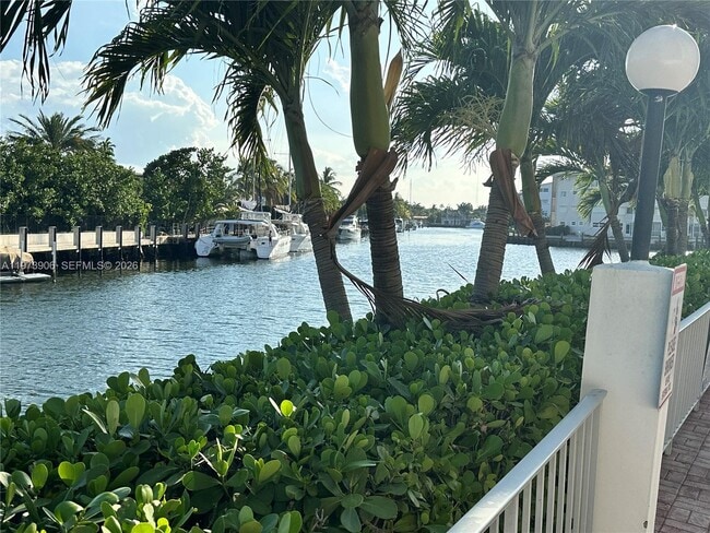 Building Photo - 401 Golden Isles Dr