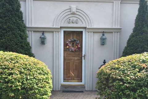 Building Photo - 640 Park Dr