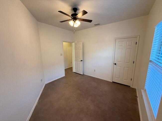 Building Photo - Modern 3bd 2ba Duplex in Prime Location