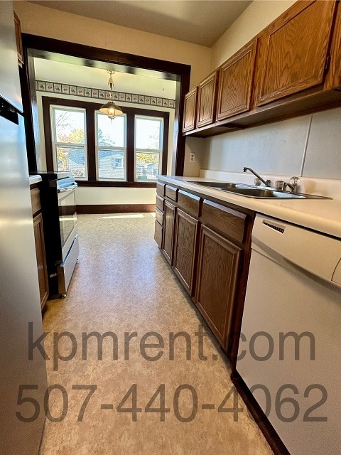 Building Photo - 621 Oak St