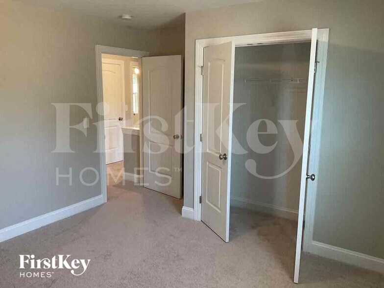 Building Photo - 2041 Samantha Dr