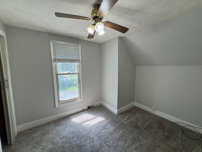 Building Photo - Charming 3-Bedroom Home with Outdoor Space
