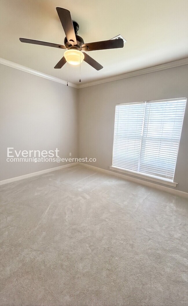 Building Photo - 2835 Plateau Dr