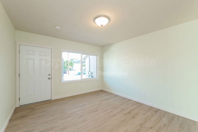 Building Photo - 365 W 12th St