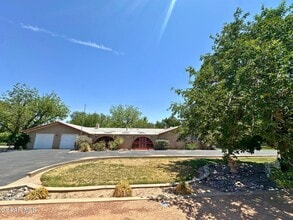 Building Photo - 1067 Villa Linda Way